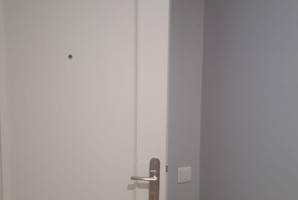 GRAN APARTAMENTO COMPLETAMENTE REFORMADO EN TORREVIEJA, 2 HAB, 2  BAÑOS