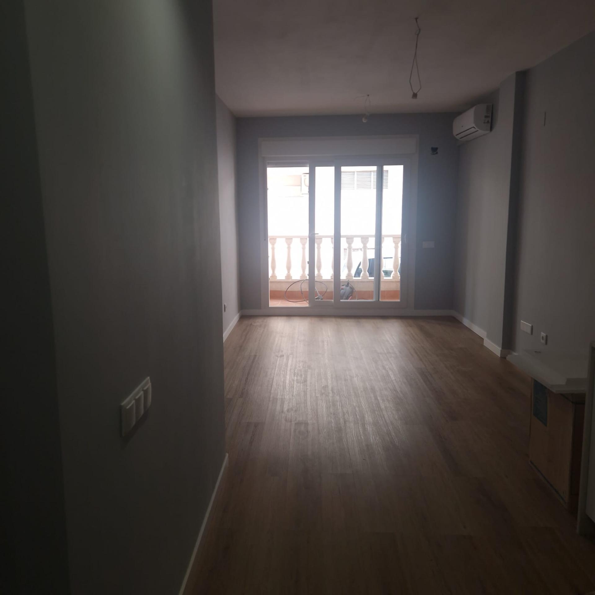 GRAN APARTAMENTO COMPLETAMENTE REFORMADO EN TORREVIEJA, 2 HAB, 2  BAÑOS