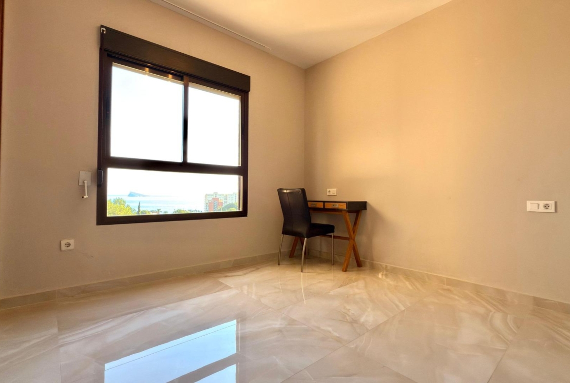 Luxe appartement in het Iconische Coblanca 40 gebouw met uitzicht op zee