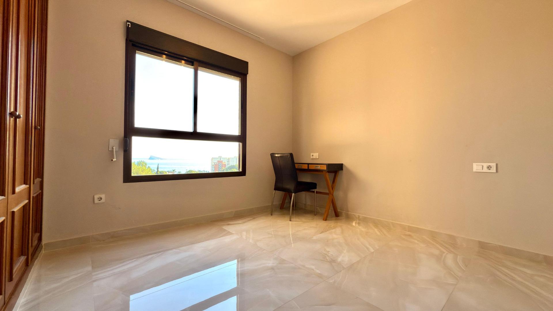 Luxe appartement in het Iconische Coblanca 40 gebouw met uitzicht op zee