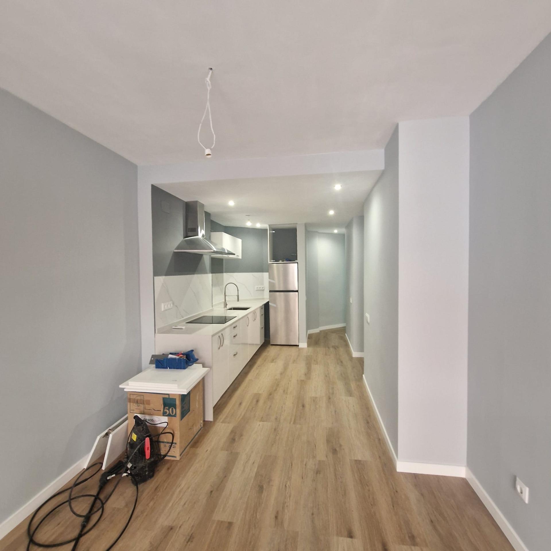 GRAN APARTAMENTO COMPLETAMENTE REFORMADO EN TORREVIEJA, 2 HAB, 2  BAÑOS