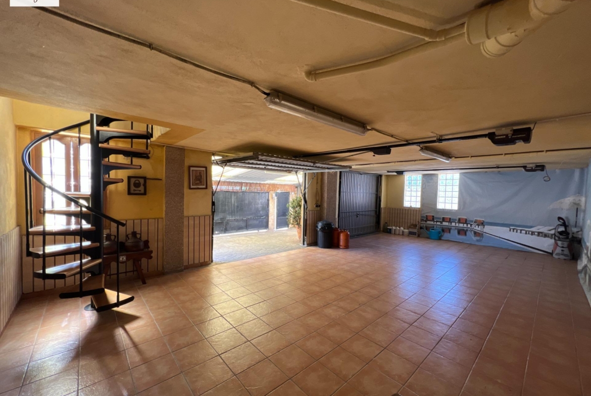 PERFECTO CHALET EN EL BOSQUE DE CHIVA