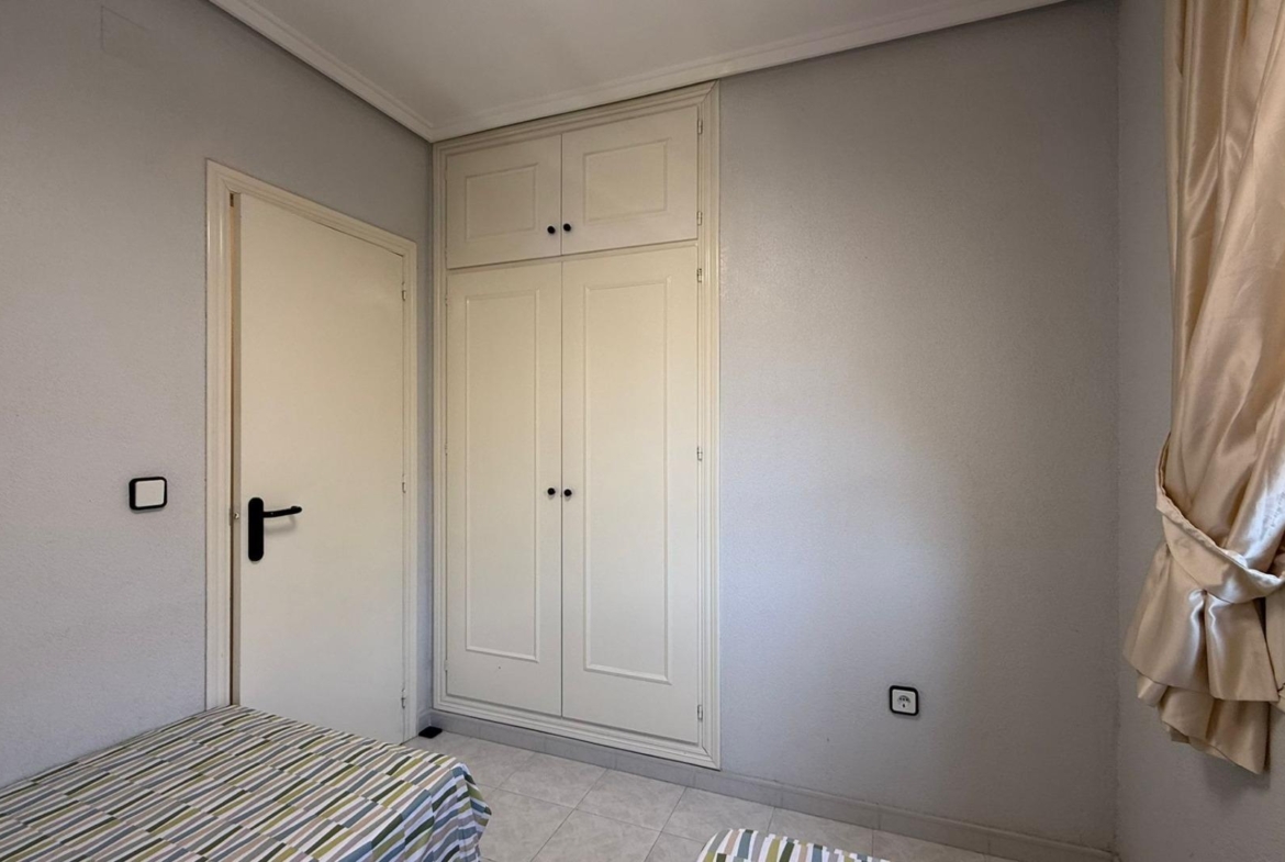 Exclusieve bungalow op de bovenste verdieping met toeristenvergunning, 2 slaapkamers, 1 badkamer, zwembad en kelder.