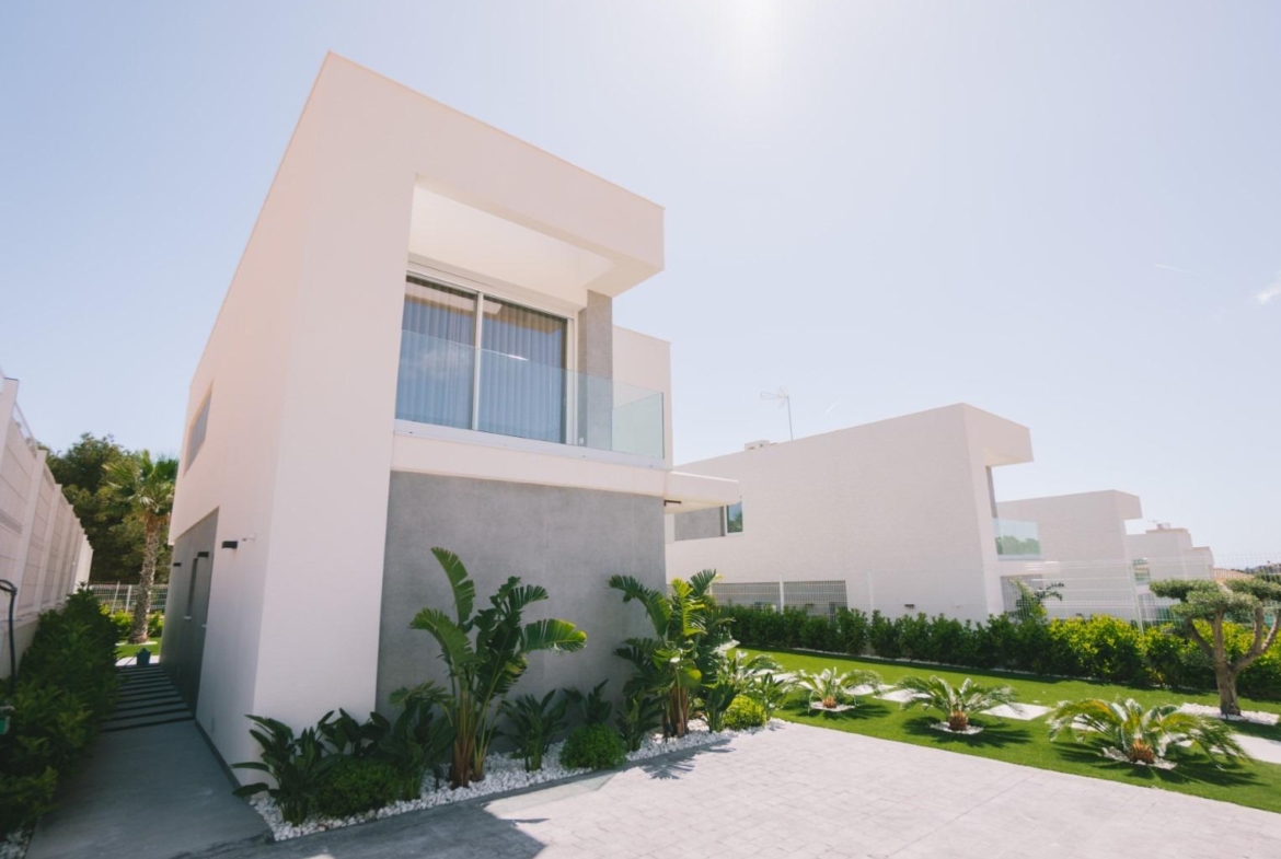Exclusive newly built villas in Sierra Cortina