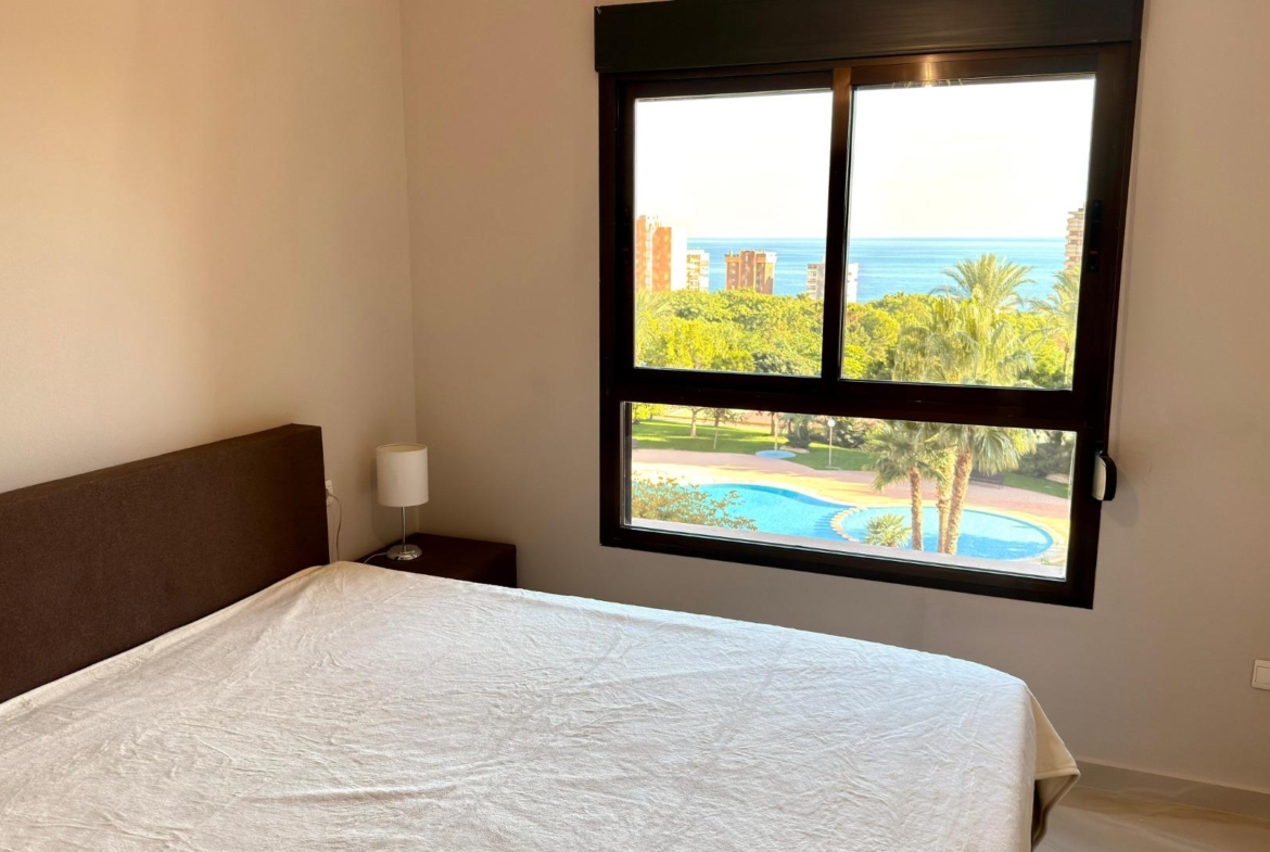Luxe appartement in het Iconische Coblanca 40 gebouw met uitzicht op zee