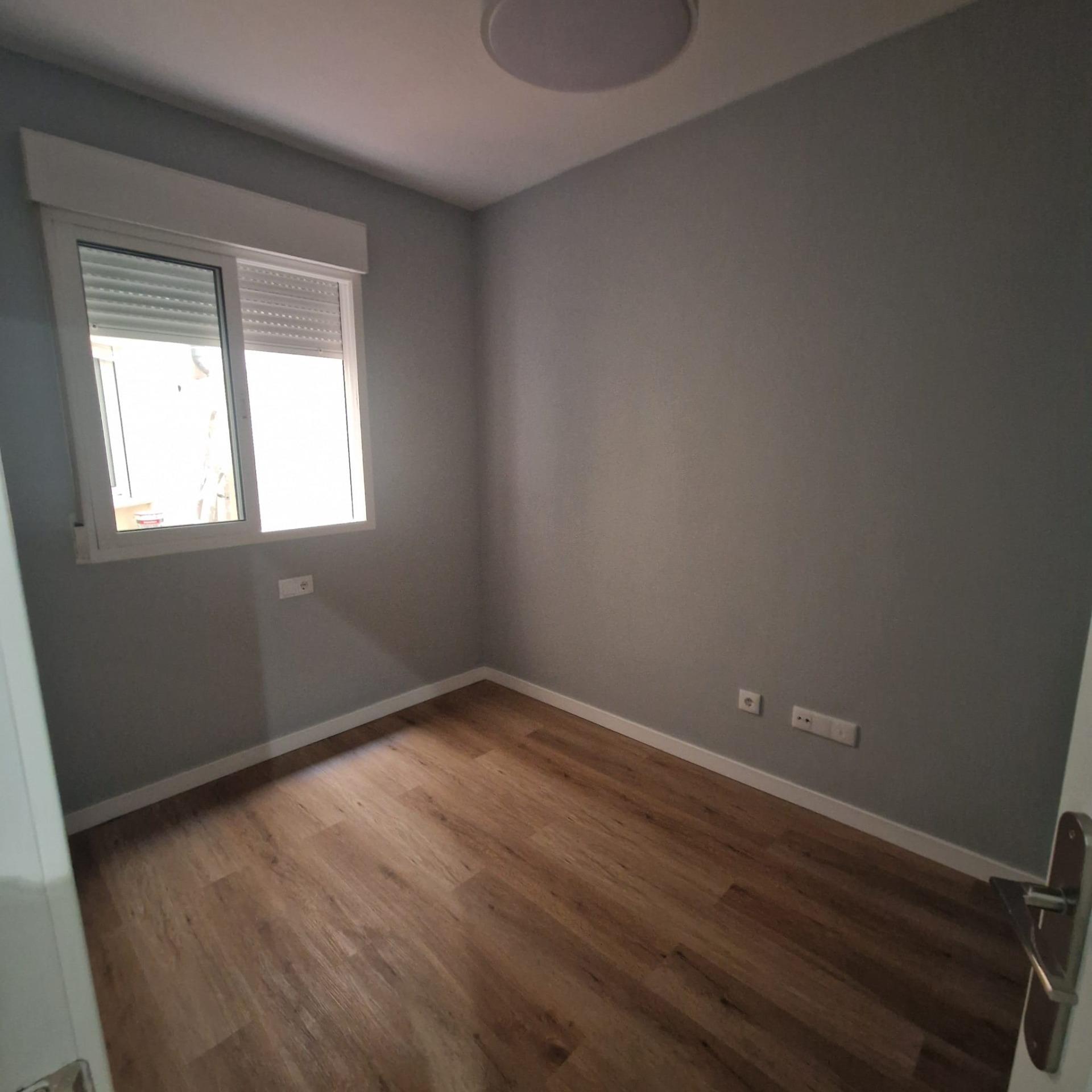 GRAN APARTAMENTO COMPLETAMENTE REFORMADO EN TORREVIEJA, 2 HAB, 2  BAÑOS