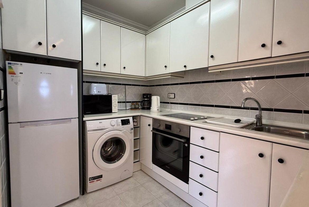 Exclusieve bungalow op de bovenste verdieping met toeristenvergunning, 2 slaapkamers, 1 badkamer, zwembad en kelder.