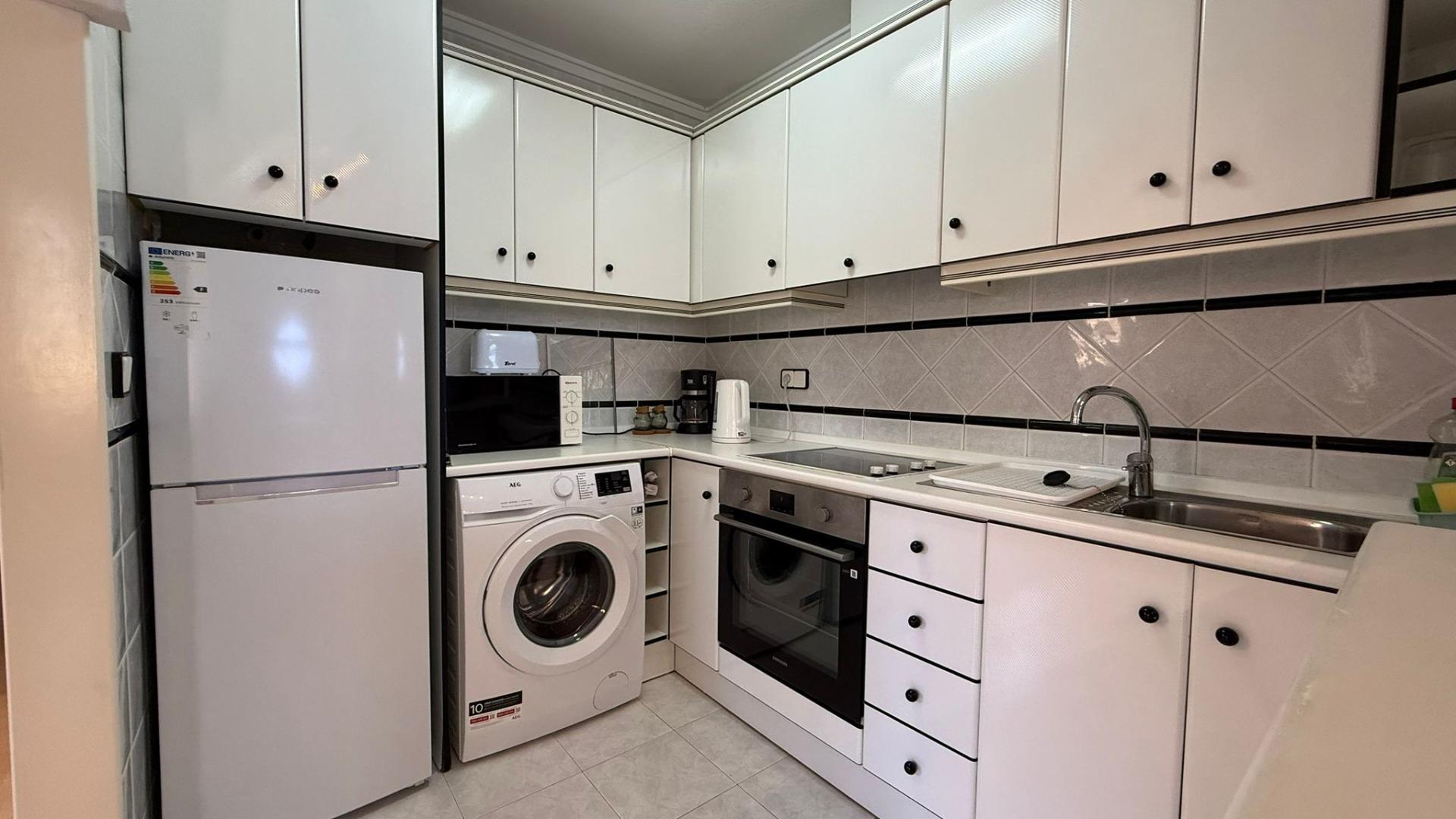 Exclusieve bungalow op de bovenste verdieping met toeristenvergunning, 2 slaapkamers, 1 badkamer, zwembad en kelder.
