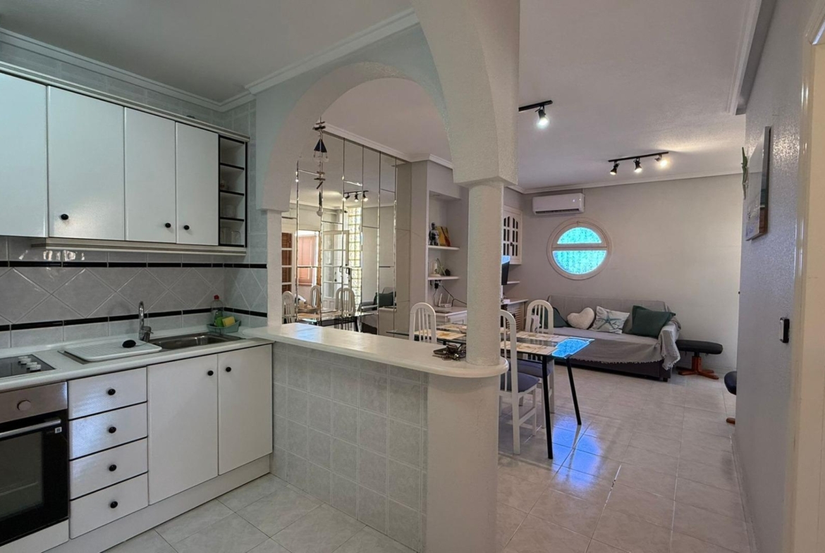 Exclusieve bungalow op de bovenste verdieping met toeristenvergunning, 2 slaapkamers, 1 badkamer, zwembad en kelder.
