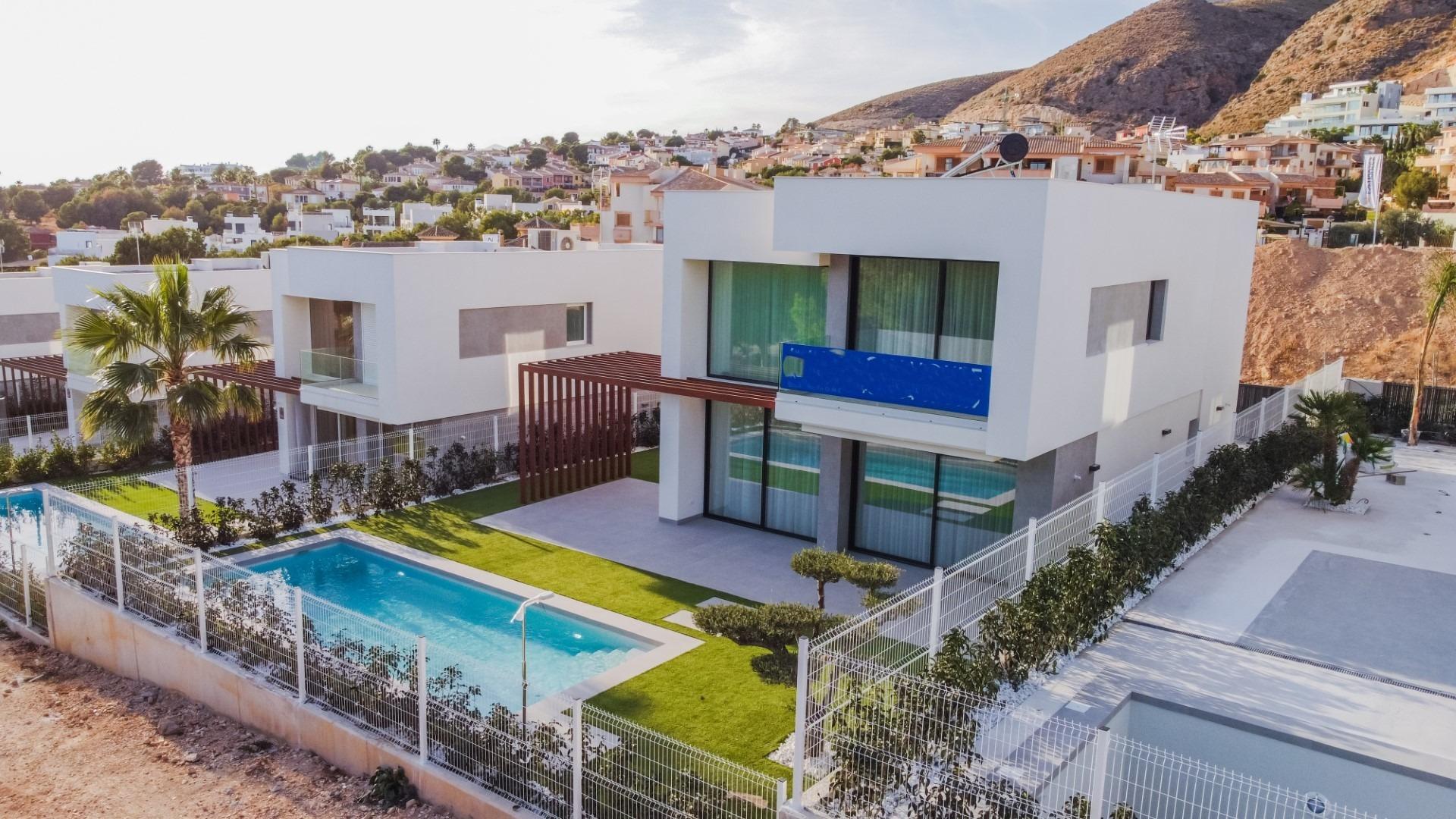 10-29 Exclusive newly built villas in Sierra Cortina