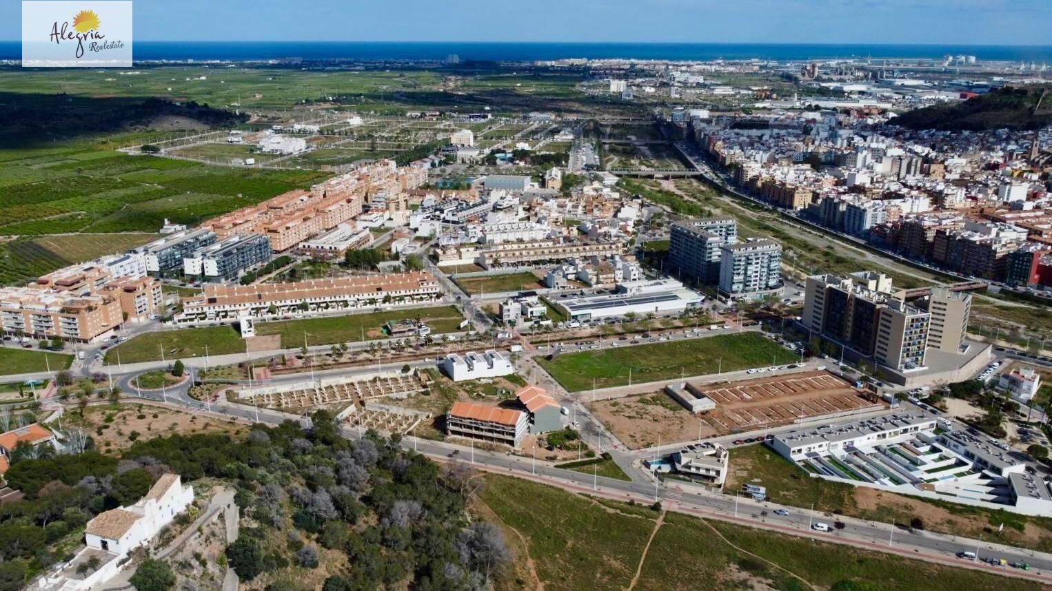 EXCLUSIVE TOWNHOUSES IN NEW AREA OF SAGUNTO – HIGH PALANCE