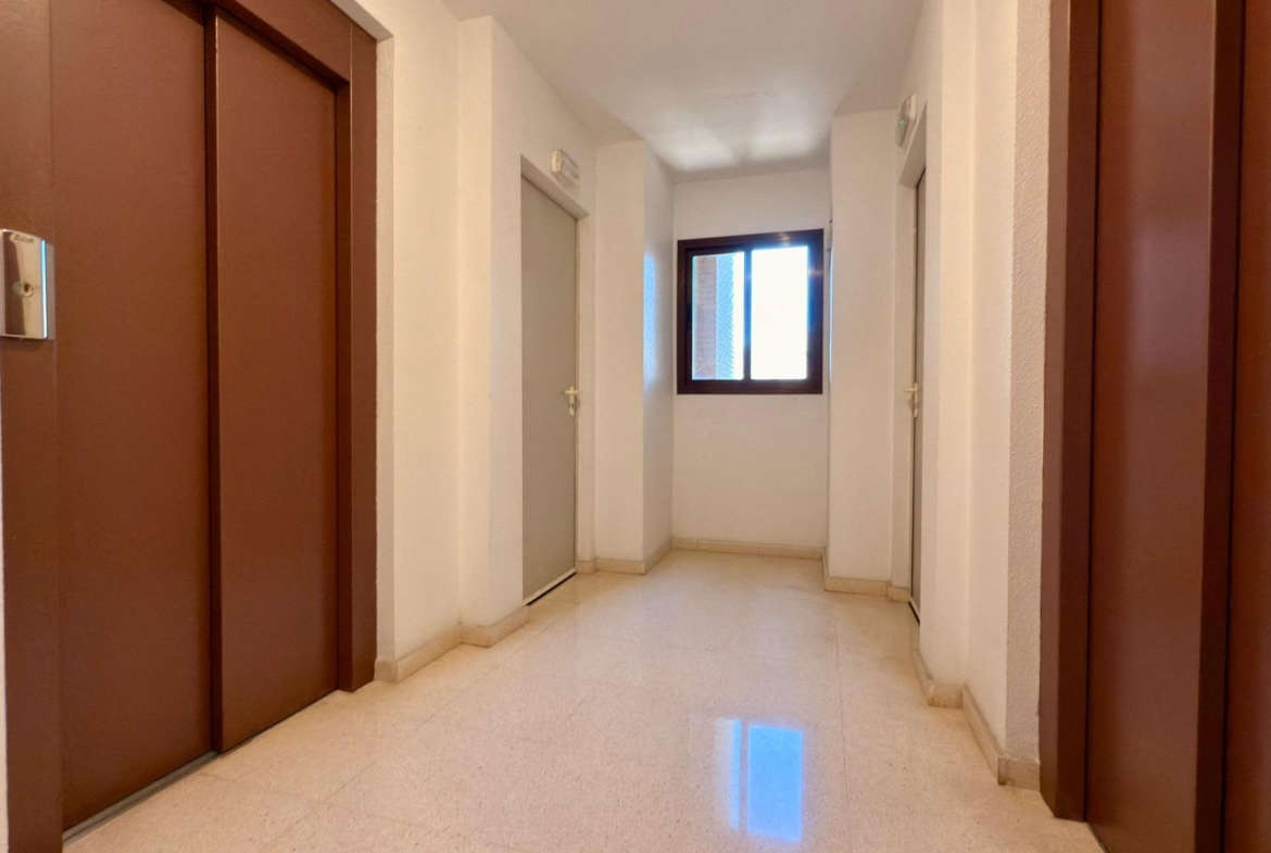Luxe appartement in het Iconische Coblanca 40 gebouw met uitzicht op zee