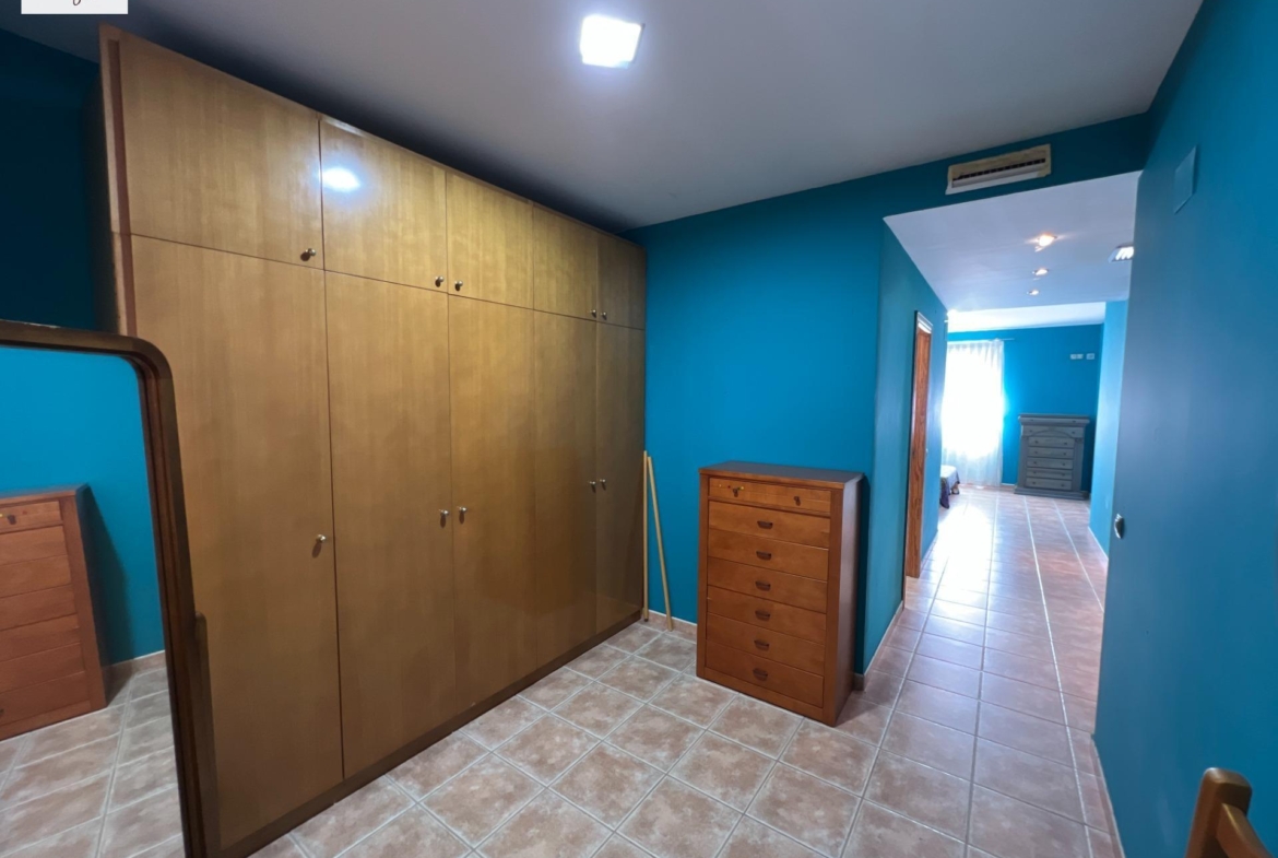 PERFECTO CHALET EN EL BOSQUE DE CHIVA