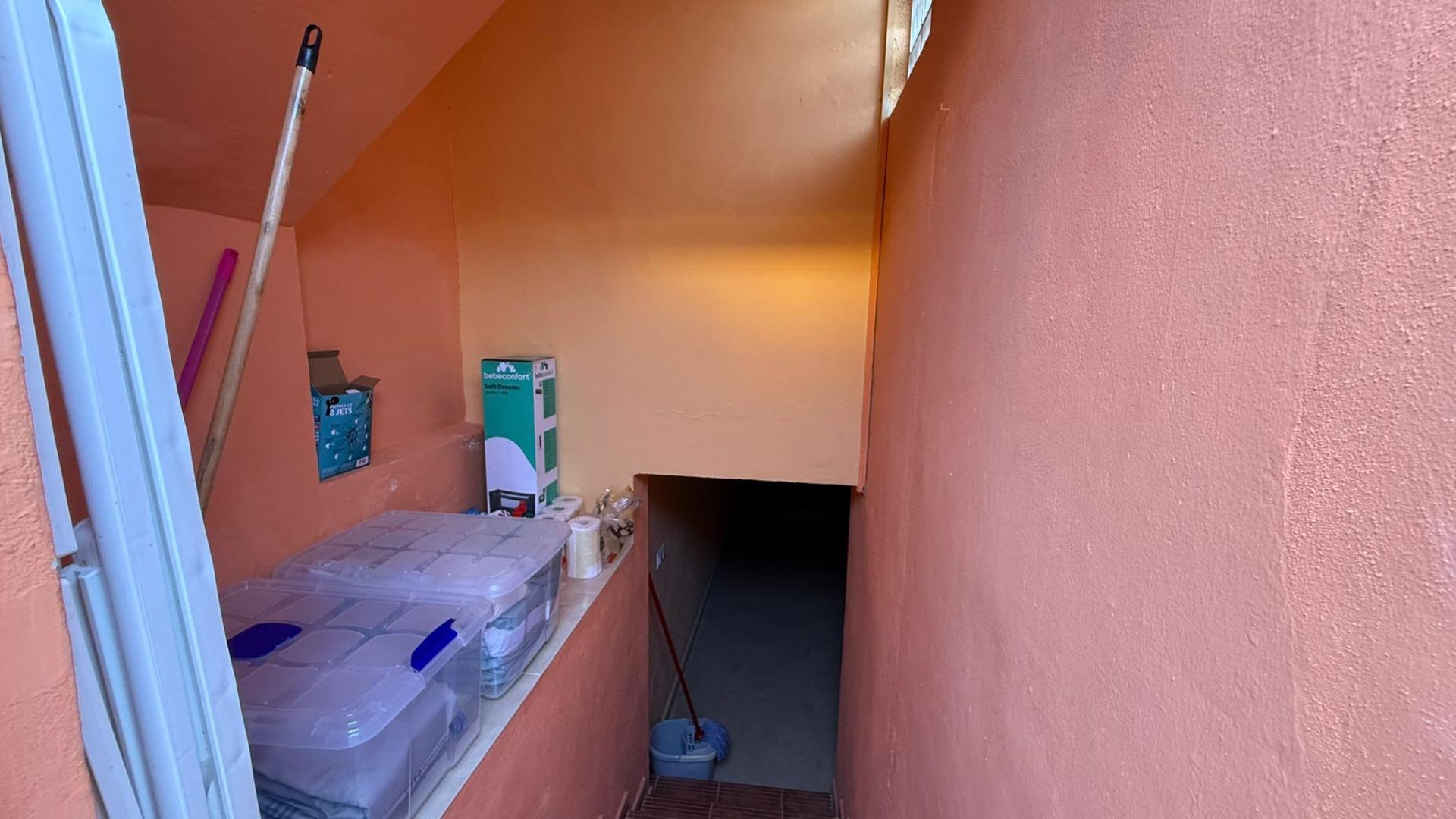 Exclusieve bungalow op de bovenste verdieping met toeristenvergunning, 2 slaapkamers, 1 badkamer, zwembad en kelder.