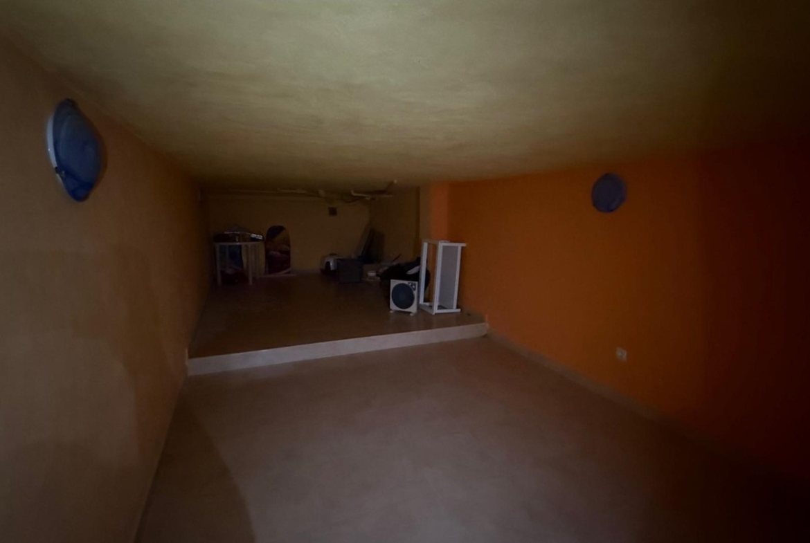 Exclusieve bungalow op de bovenste verdieping met toeristenvergunning, 2 slaapkamers, 1 badkamer, zwembad en kelder.