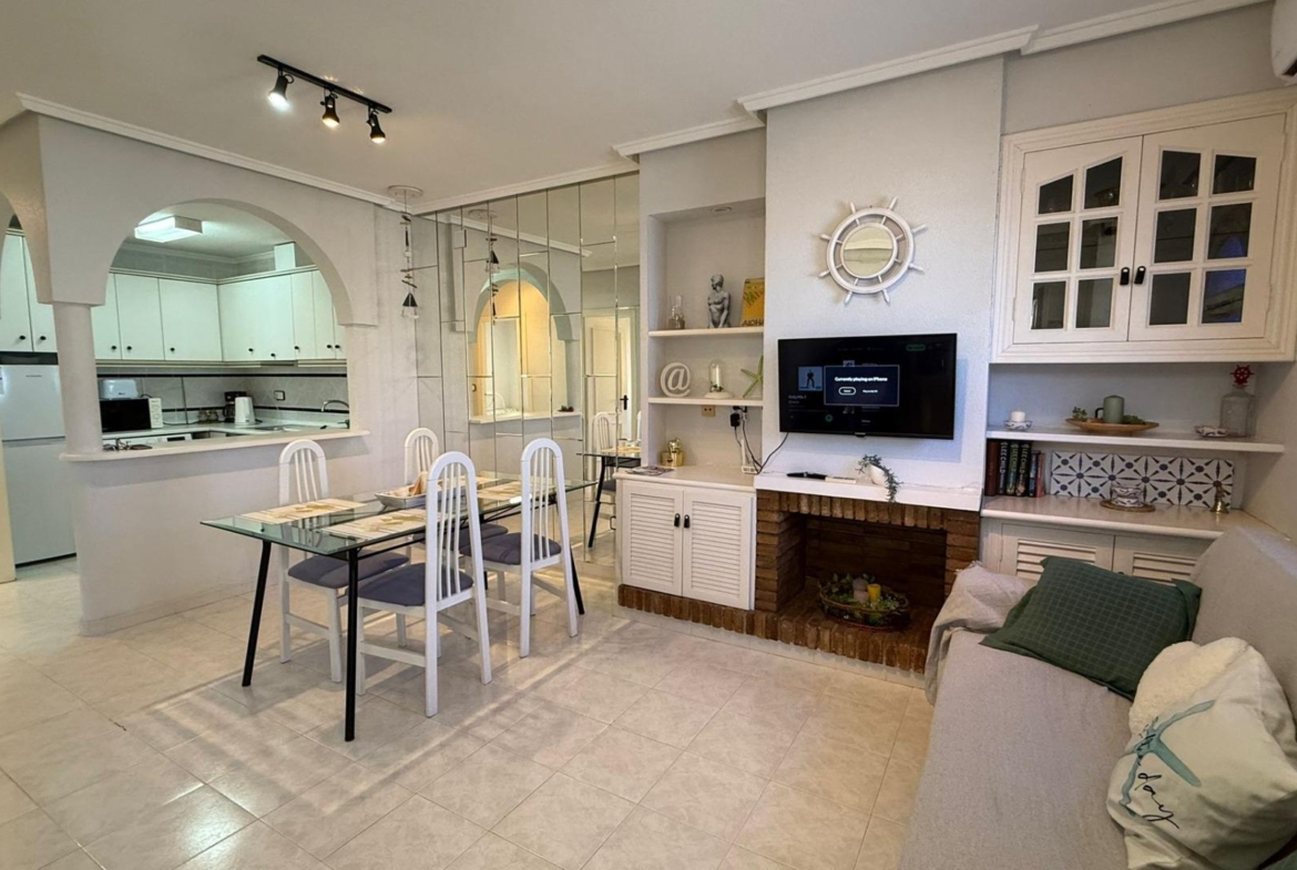 Exclusieve bungalow op de bovenste verdieping met toeristenvergunning, 2 slaapkamers, 1 badkamer, zwembad en kelder.