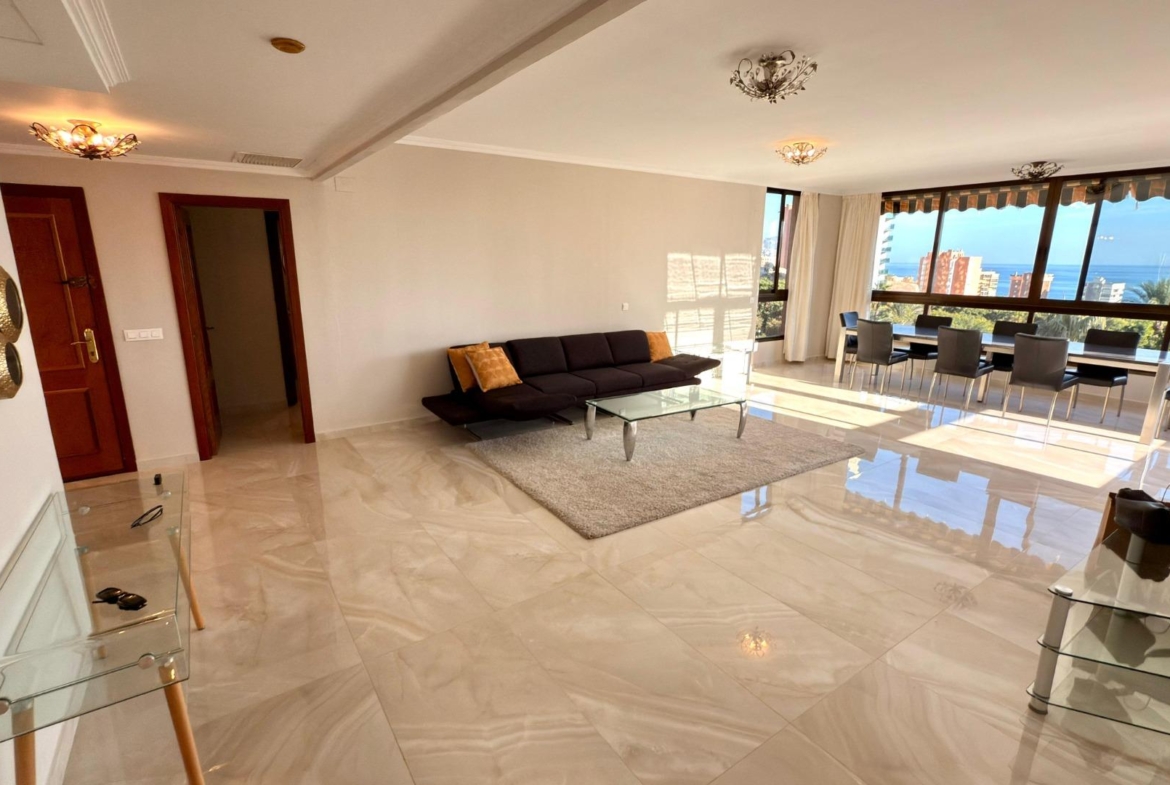 Luxe appartement in het Iconische Coblanca 40 gebouw met uitzicht op zee