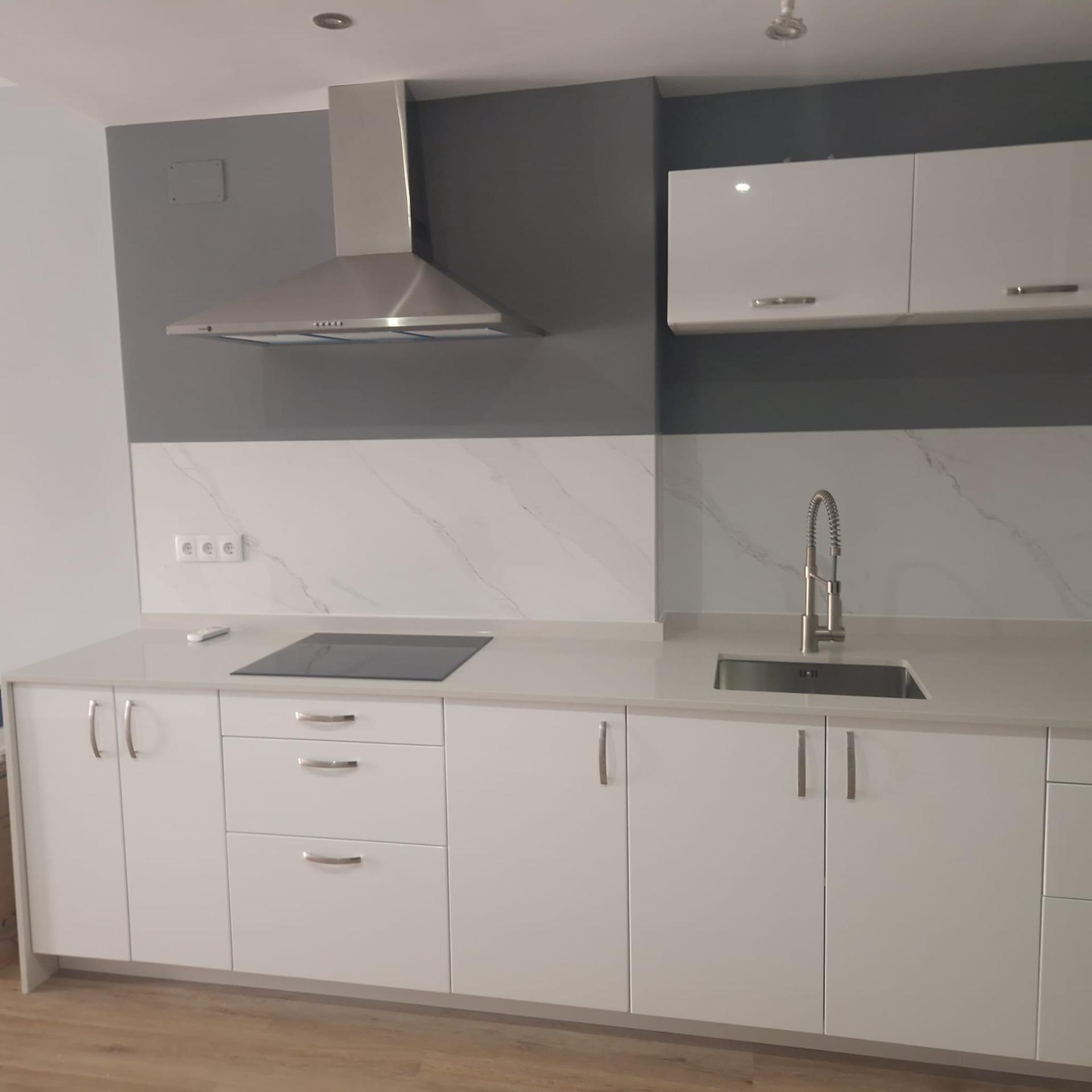 GRAN APARTAMENTO COMPLETAMENTE REFORMADO EN TORREVIEJA, 2 HAB, 2  BAÑOS