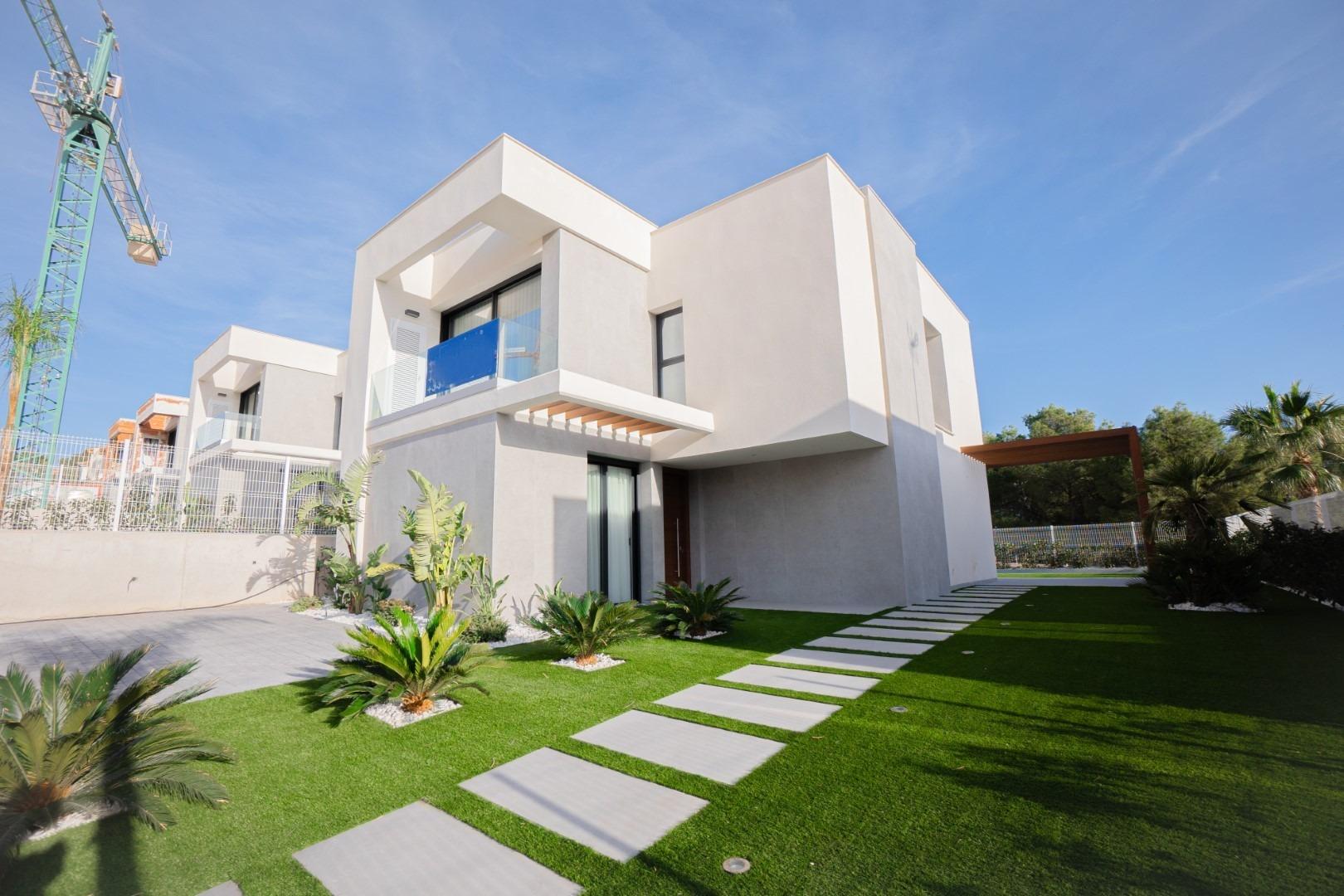 10-48 Exclusive newly built villas in Sierra Cortina