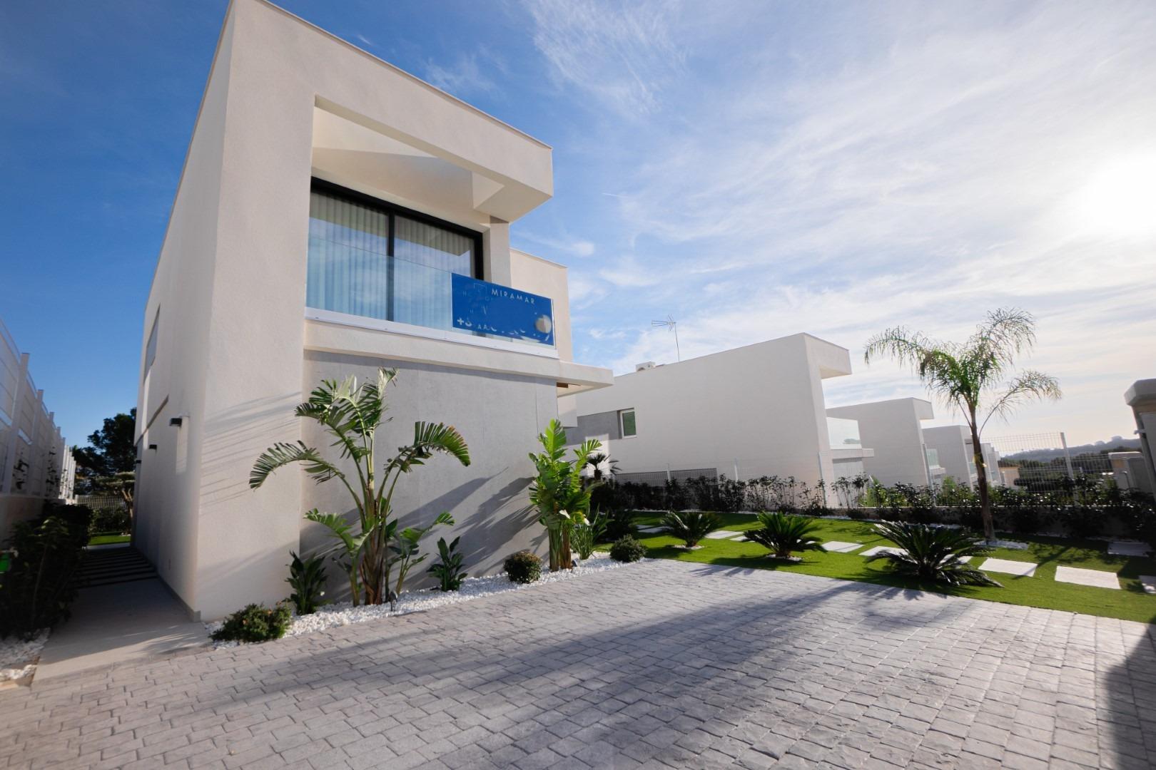 10-49 Exclusive newly built villas in Sierra Cortina