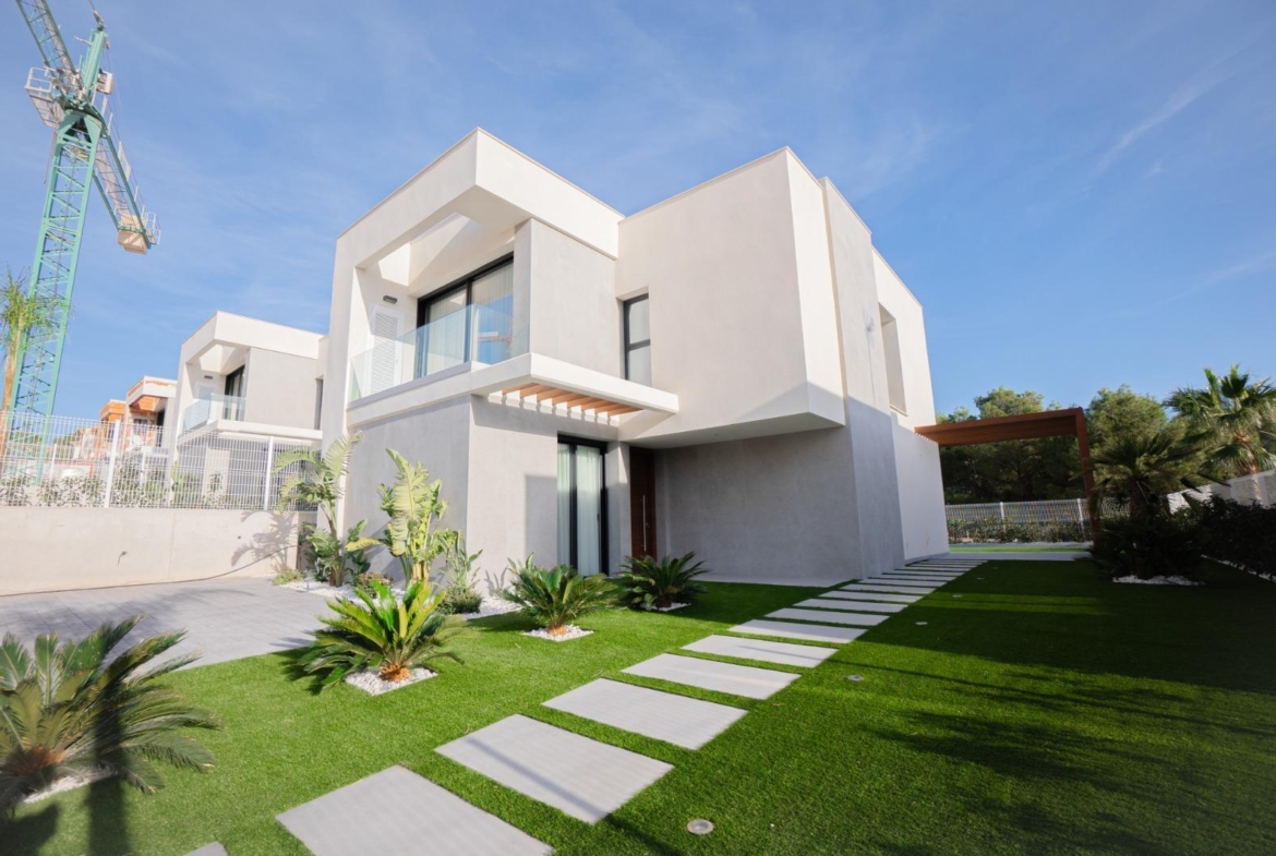 Exclusive newly built villas in Sierra Cortina