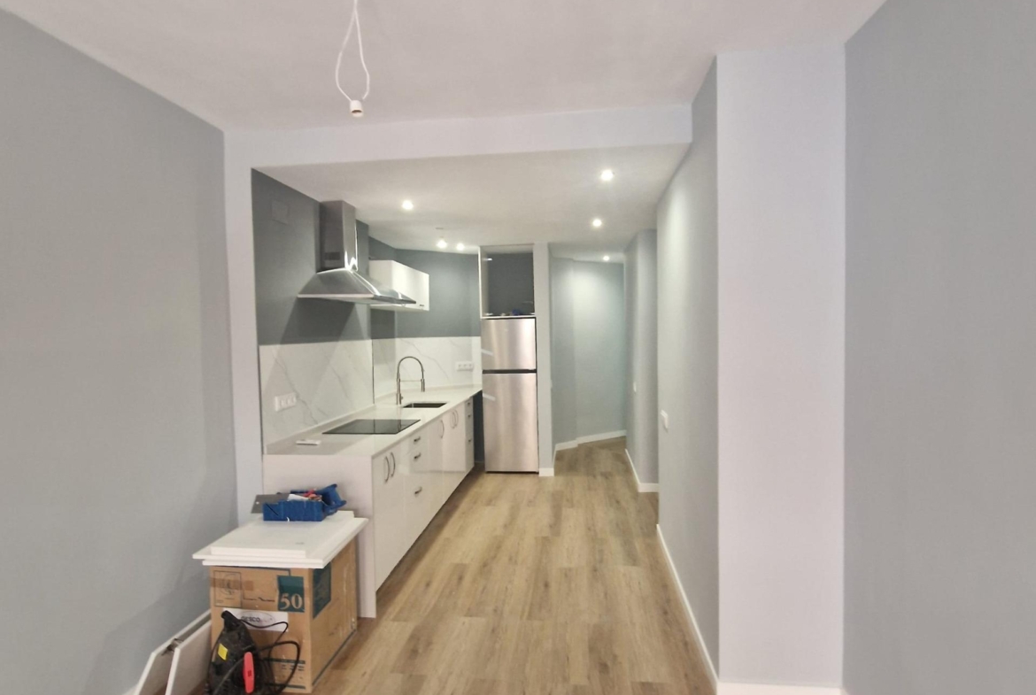 GRAN APARTAMENTO COMPLETAMENTE REFORMADO EN TORREVIEJA, 2 HAB, 2  BAÑOS