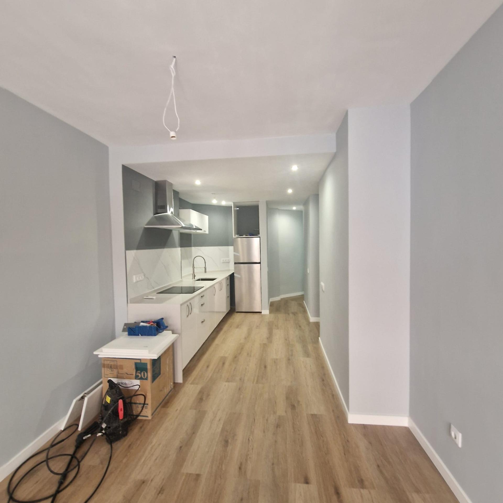 GRAN APARTAMENTO COMPLETAMENTE REFORMADO EN TORREVIEJA, 2 HAB, 2  BAÑOS