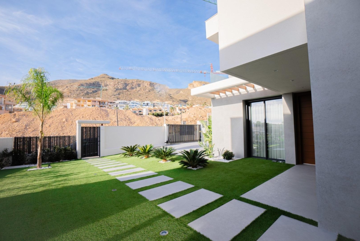 Exclusive newly built villas in Sierra Cortina