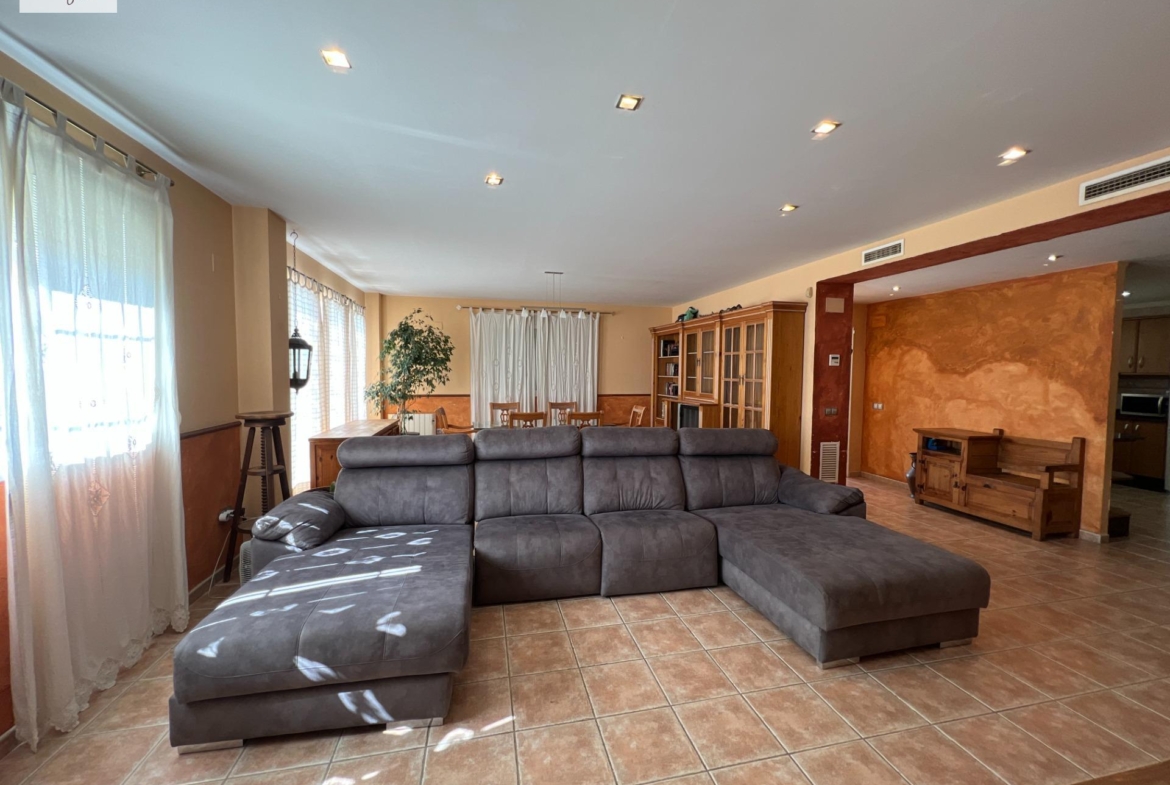 PERFECTO CHALET EN EL BOSQUE DE CHIVA