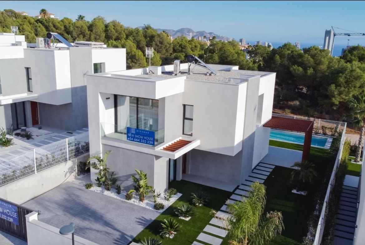Exclusive newly built villas in Sierra Cortina
