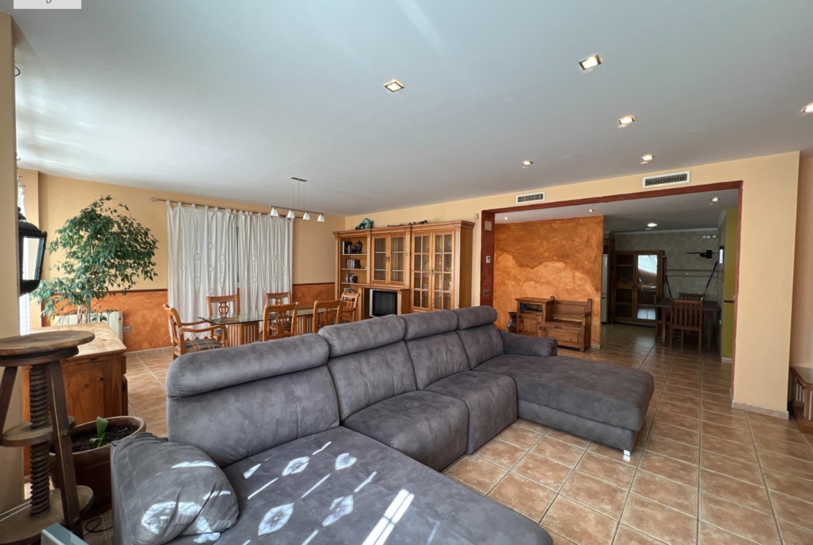 PERFECTO CHALET EN EL BOSQUE DE CHIVA