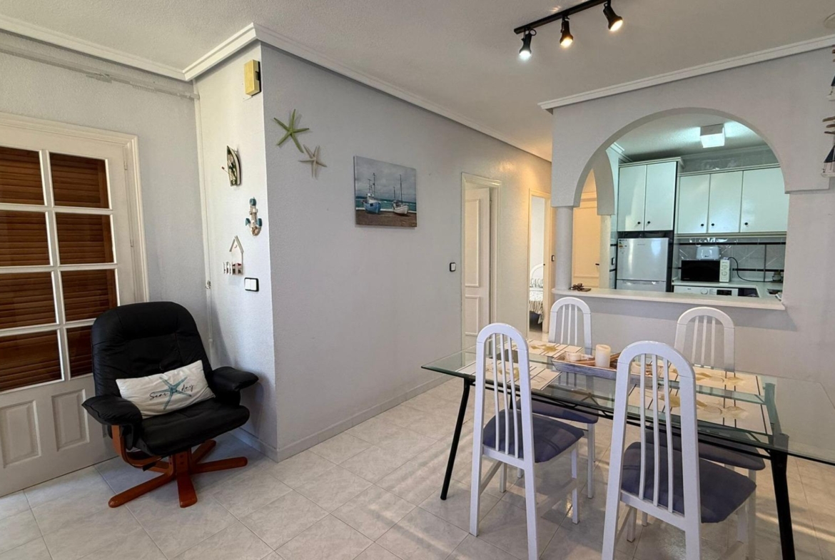 Exclusieve bungalow op de bovenste verdieping met toeristenvergunning, 2 slaapkamers, 1 badkamer, zwembad en kelder.
