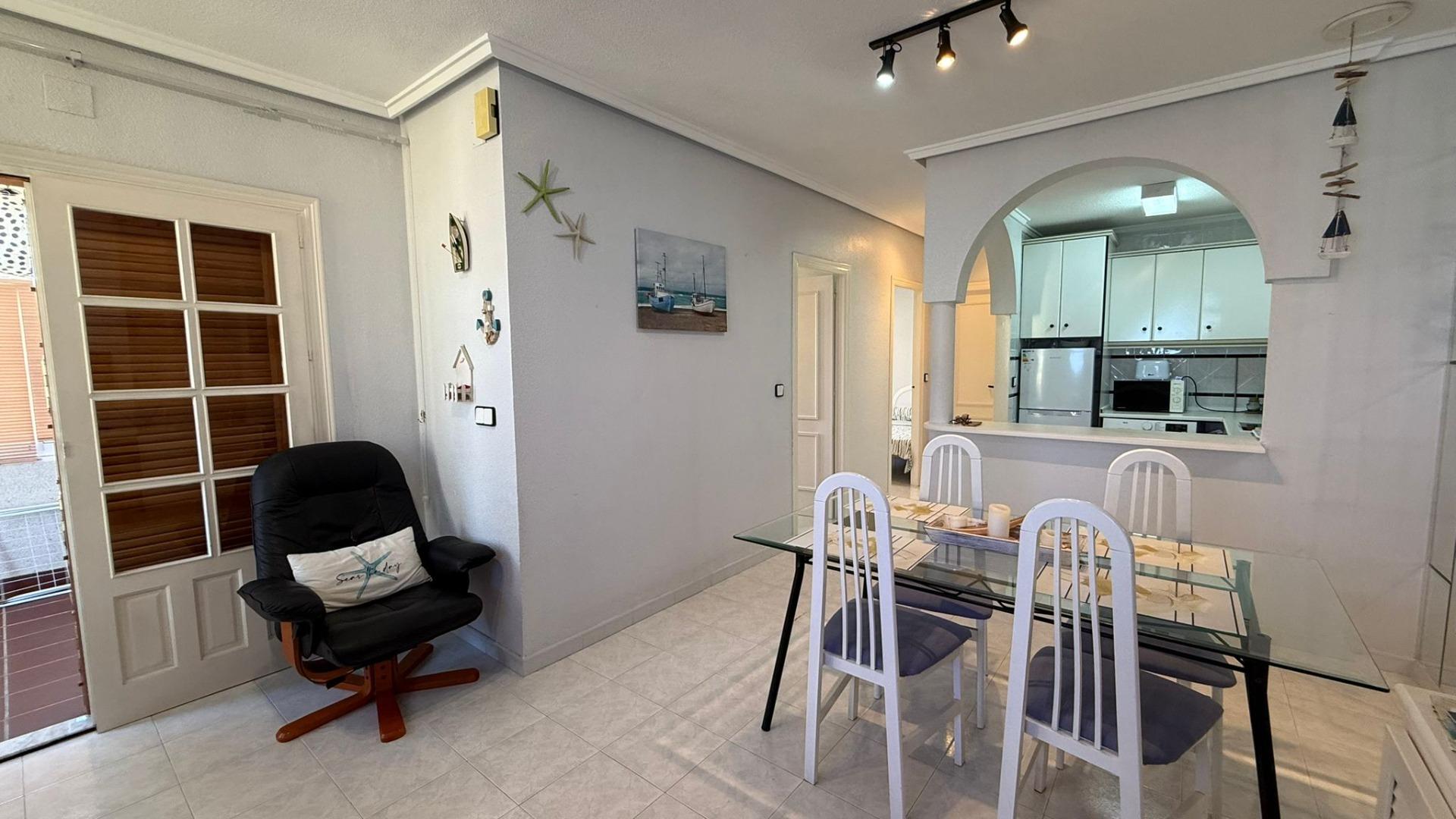 Exclusieve bungalow op de bovenste verdieping met toeristenvergunning, 2 slaapkamers, 1 badkamer, zwembad en kelder.