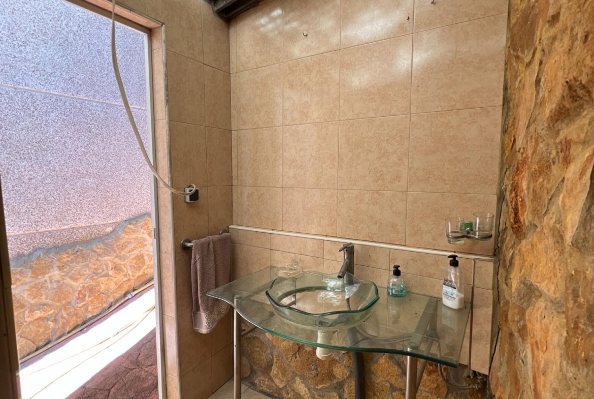 PERFECTO CHALET EN EL BOSQUE DE CHIVA