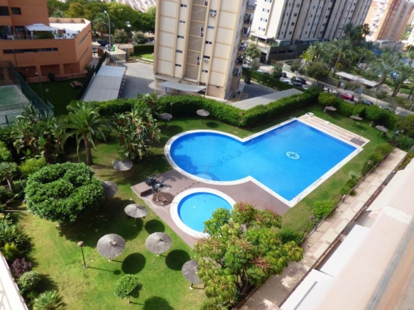 Gran Vivienda de 4 dormitorios y tres baños en Urbanización de Lujo en Playa San Juan