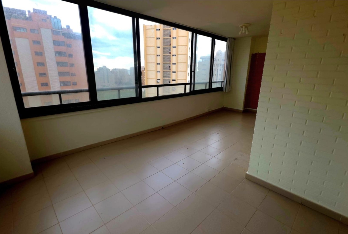 Gran Vivienda de 4 slaapzalen y tres baños en Urbanización de Lujo en Playa San Juan