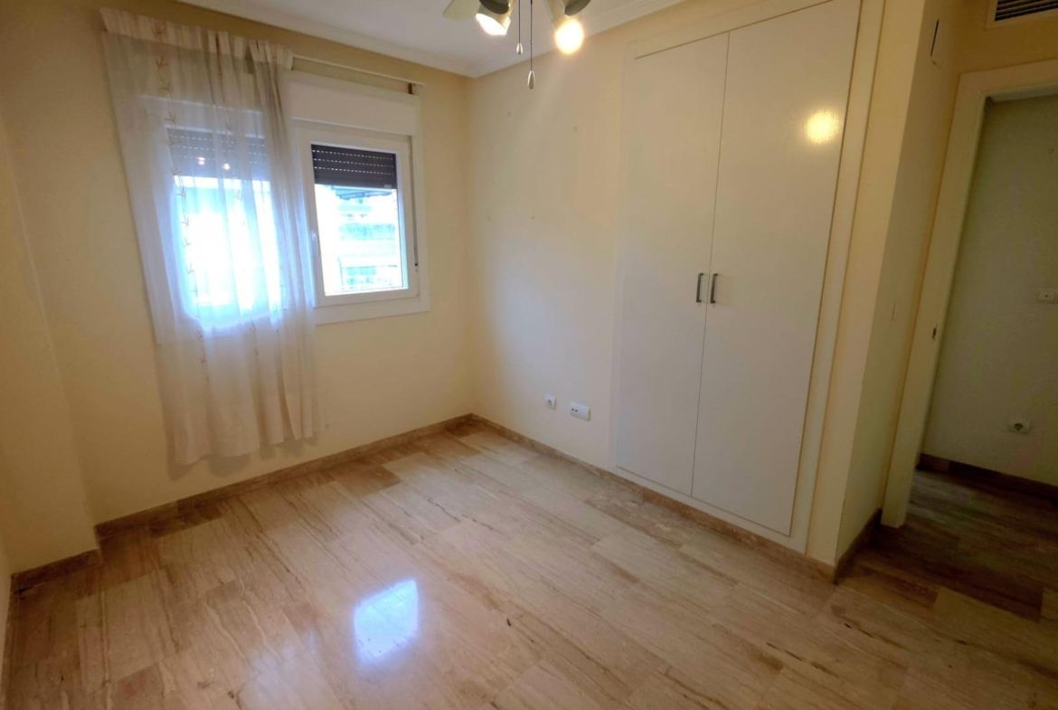 Gran Vivienda de 4 slaapzalen y tres baños en Urbanización de Lujo en Playa San Juan