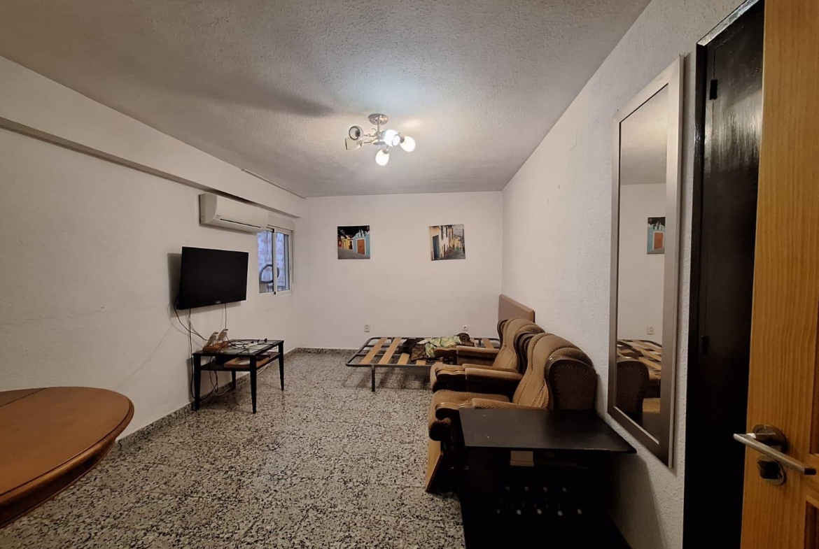 Amplio Piso en Venta en Carolinas Bajas, Alicante – Portonidad Única
