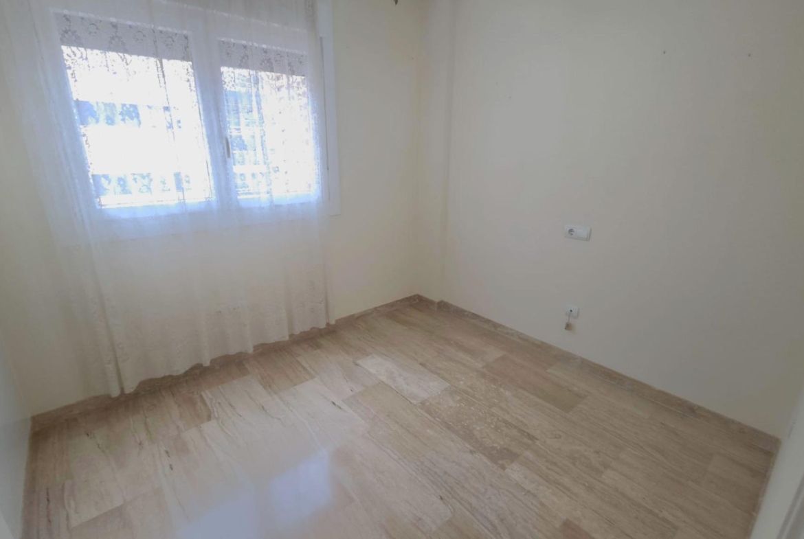 Gran Vivienda de 4 slaapzalen y tres baños en Urbanización de Lujo en Playa San Juan