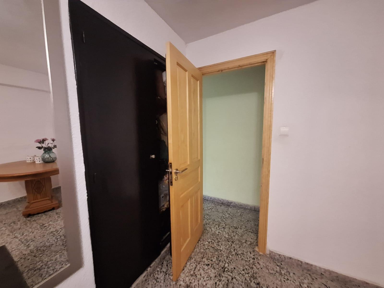 Amplio Piso en Venta en Carolinas Bajas, Alicante – Portonidad Única