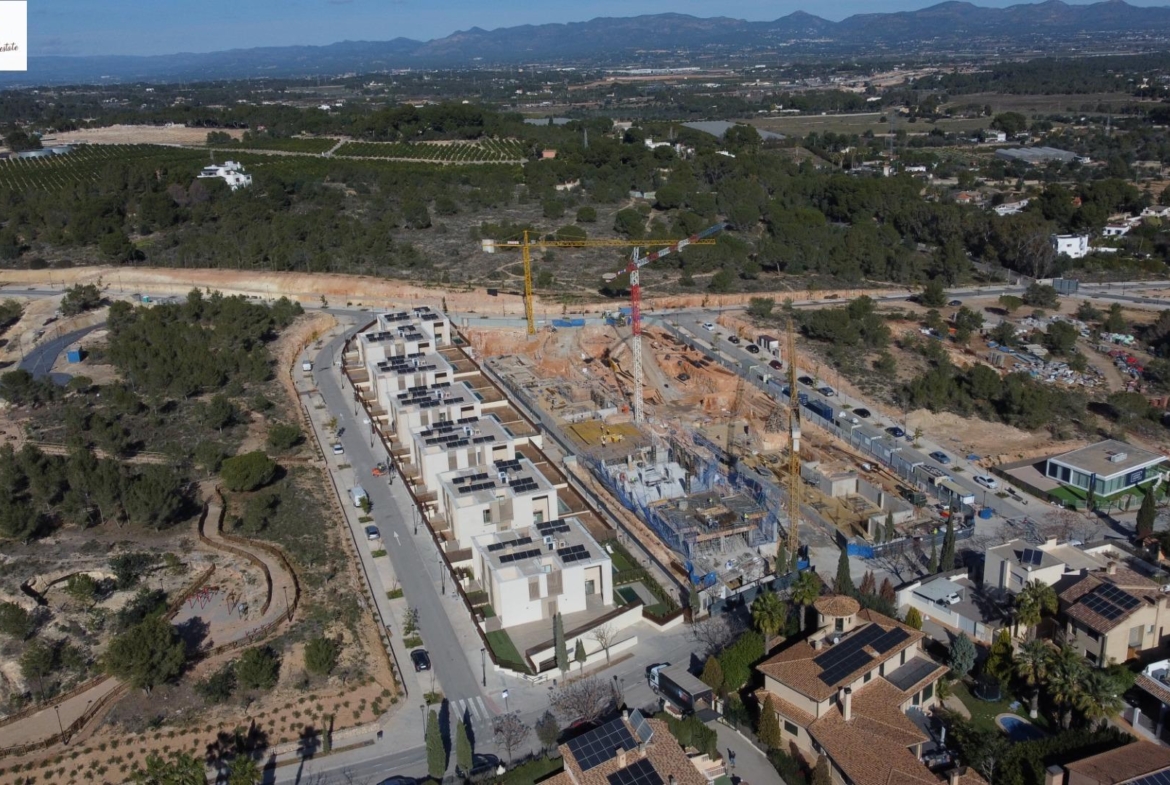 EXCLUSIVOS CHALETS ADOSADOS EN CAMPOLIVAR-GODELLA