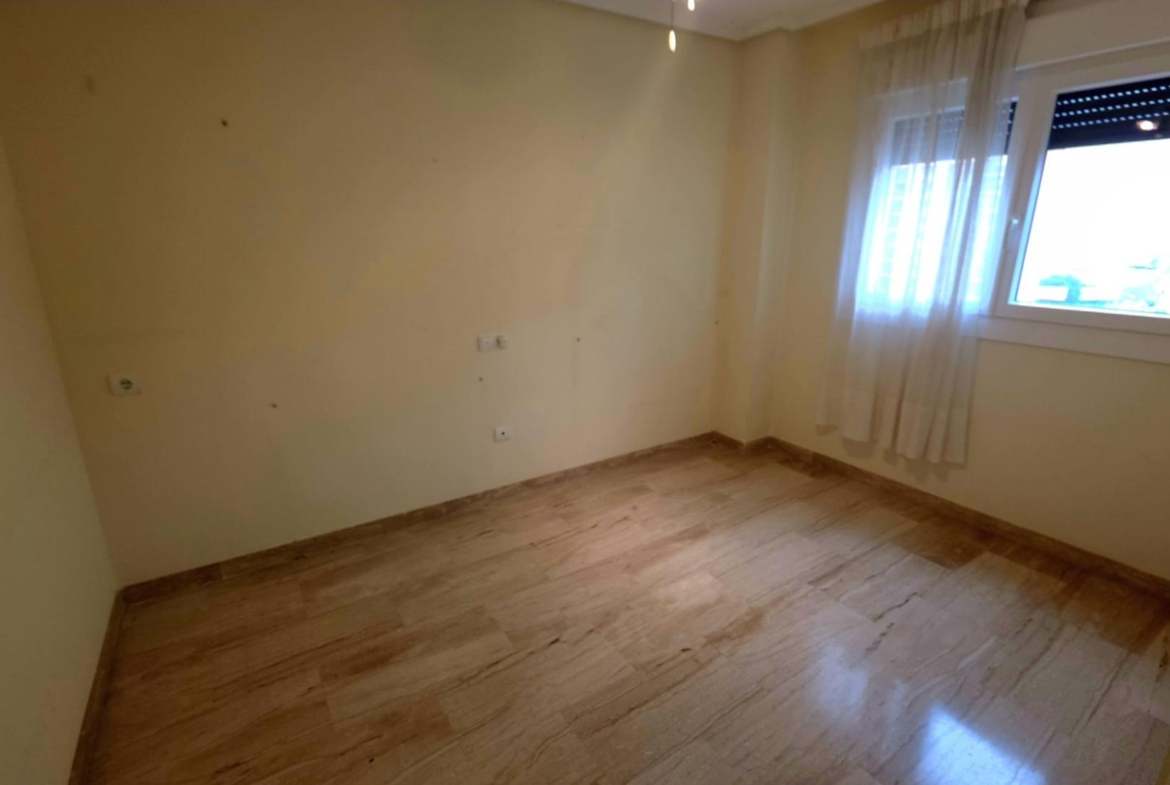 Gran Vivienda de 4 slaapzalen y tres baños en Urbanización de Lujo en Playa San Juan