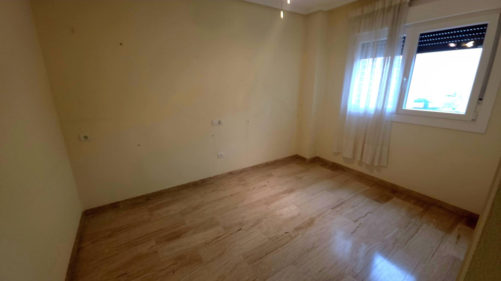 Gran Vivienda de 4 slaapzalen y tres baños en Urbanización de Lujo en Playa San Juan