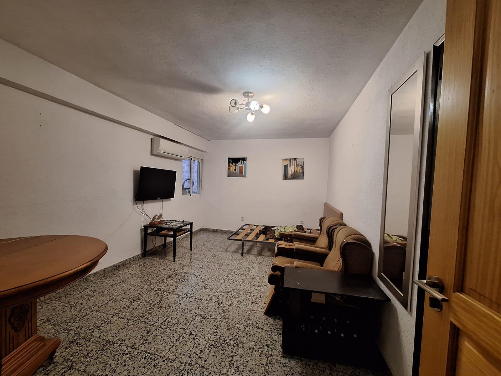 Amplio Piso en Venta en Carolinas Bajas, Alicante – Portonidad Única