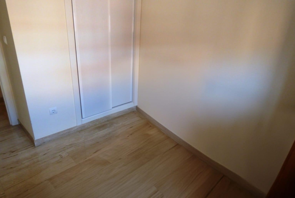 Gran Vivienda de 4 slaapzalen y tres baños en Urbanización de Lujo en Playa San Juan