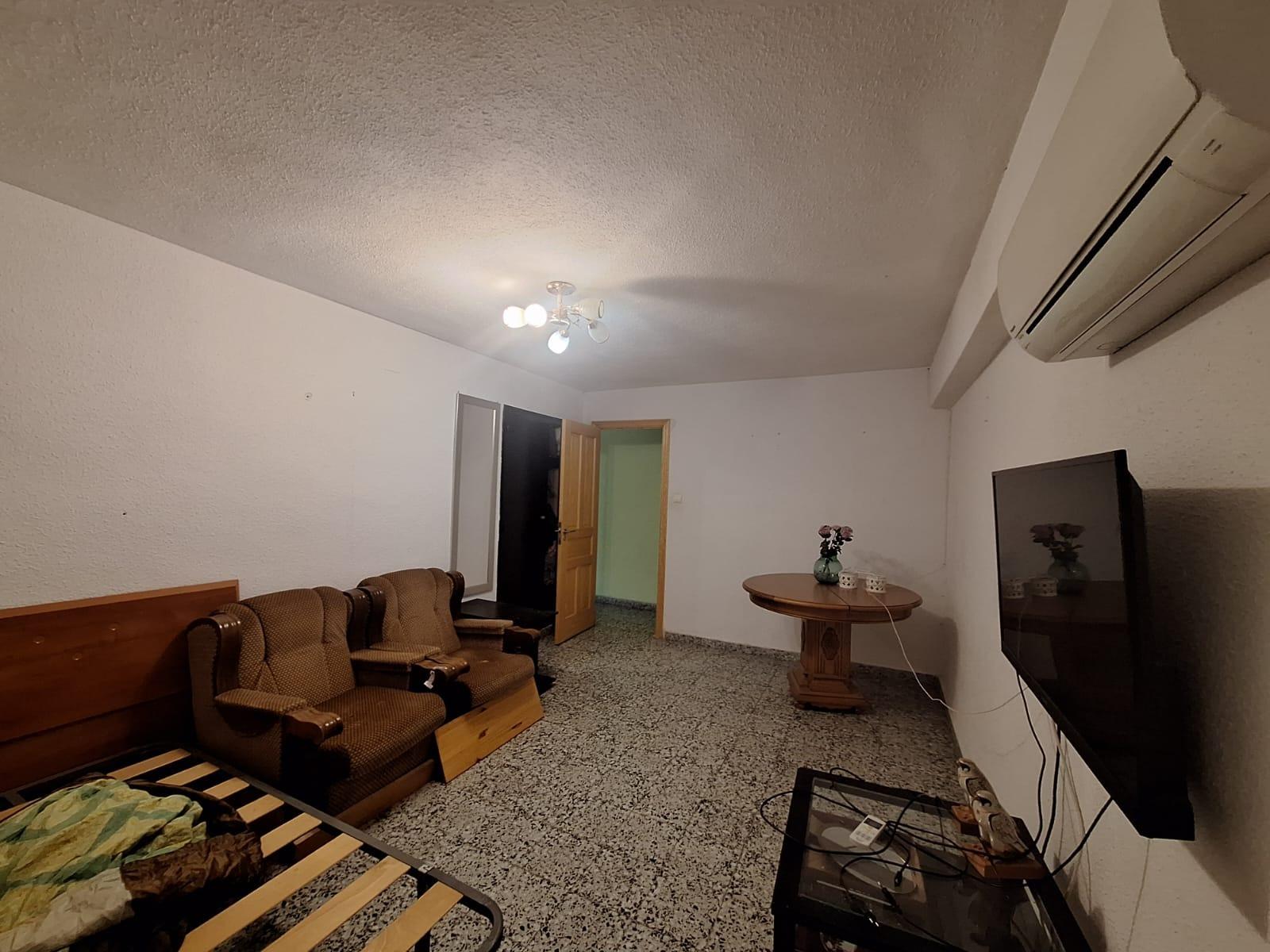 Amplio Piso en Venta en Carolinas Bajas, Alicante – Portonidad Única