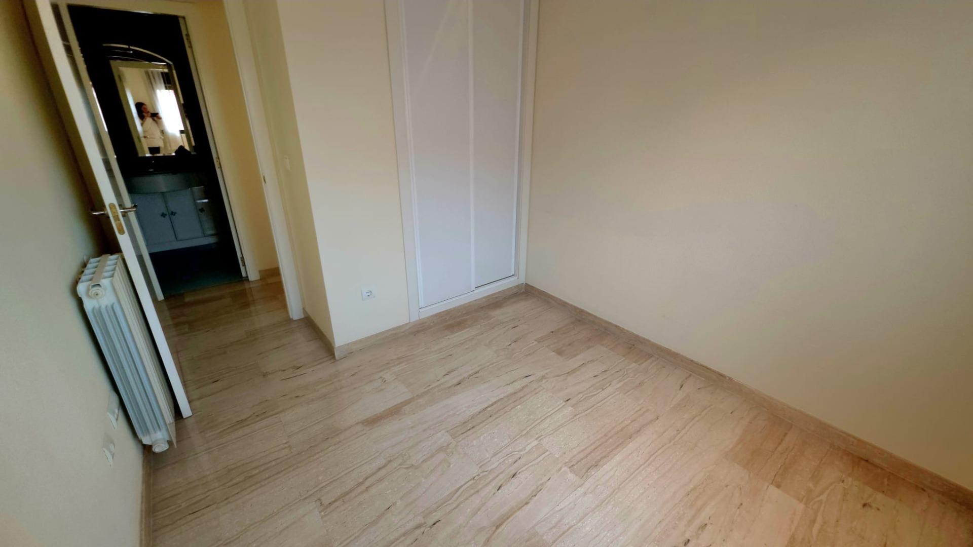 Gran Vivienda de 4 slaapzalen y tres baños en Urbanización de Lujo en Playa San Juan
