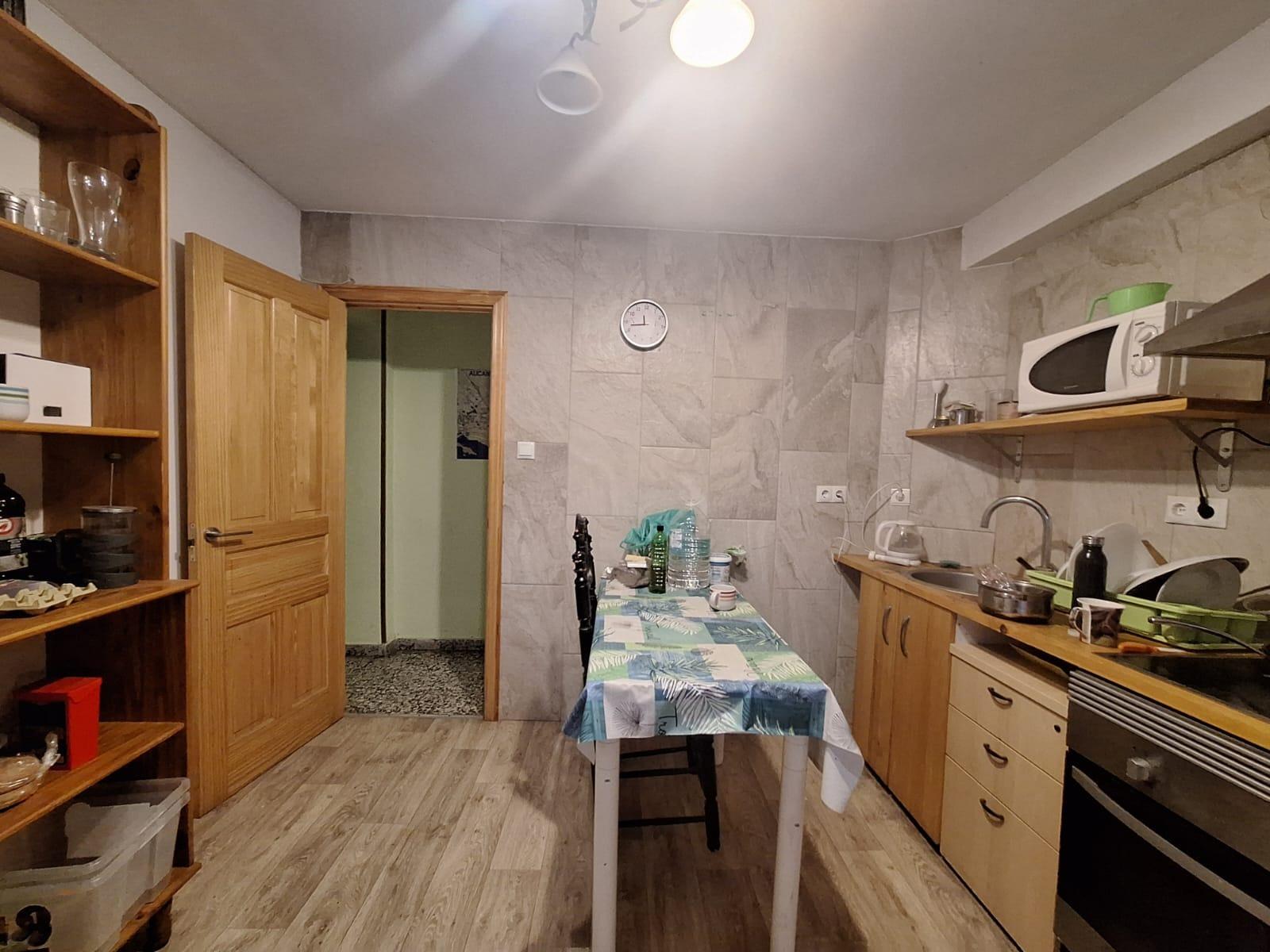 Amplio Piso en Venta en Carolinas Bajas, Alicante – Portonidad Única