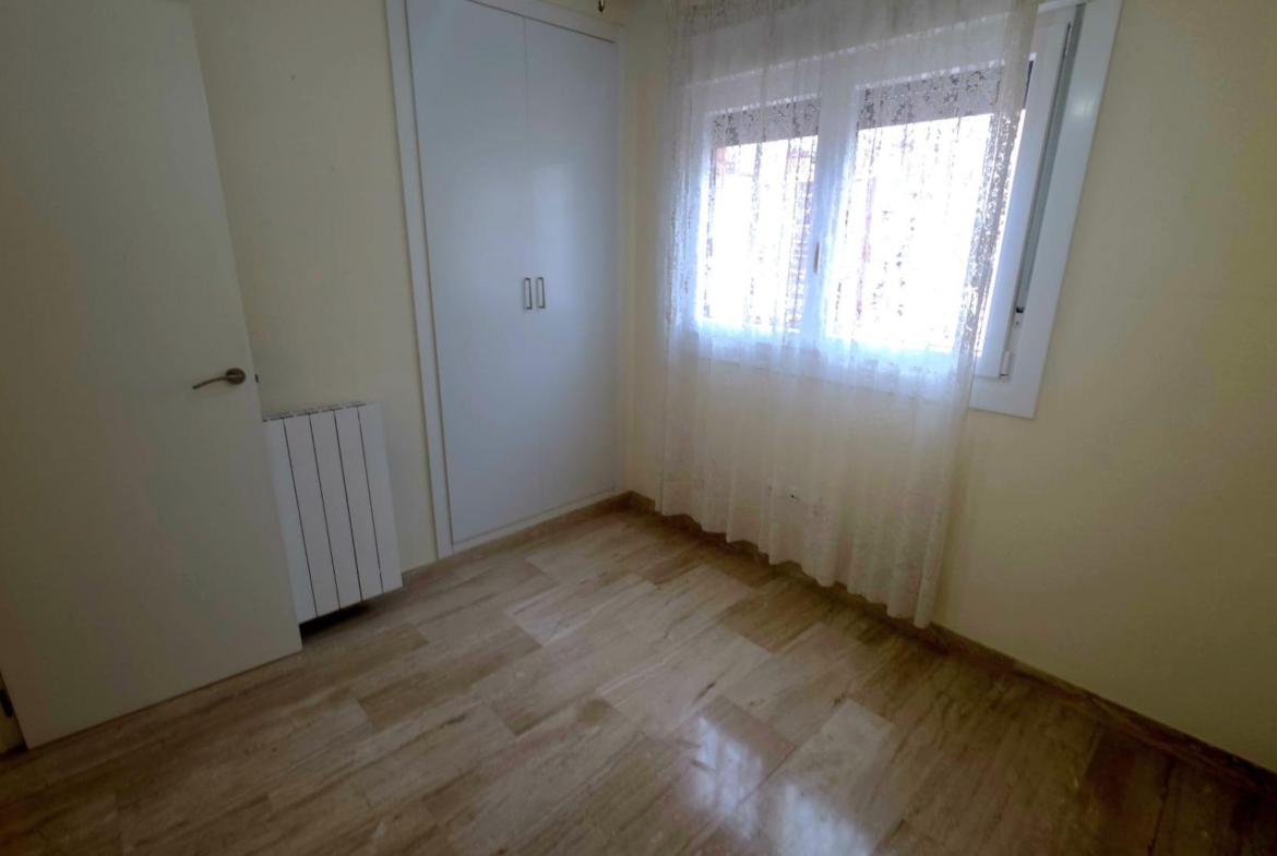 Gran Vivienda de 4 slaapzalen y tres baños en Urbanización de Lujo en Playa San Juan