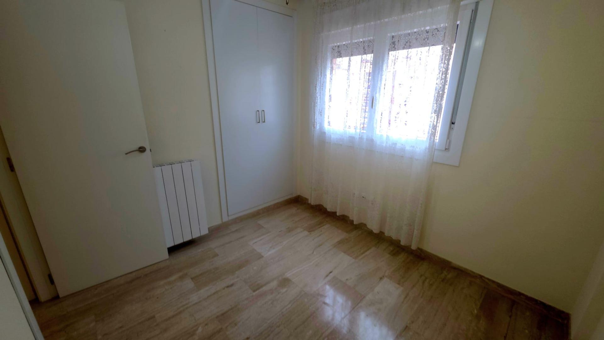 Gran Vivienda de 4 slaapzalen y tres baños en Urbanización de Lujo en Playa San Juan